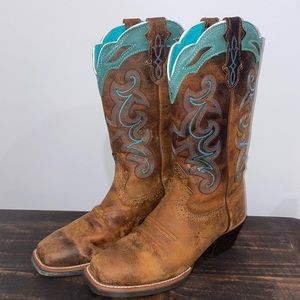 Justin Boots, been worn a couple times. Soles are like brand new!